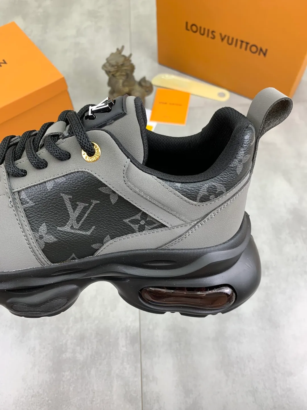 Men's men's shoes💰P440💰[New model]🆘[Louis Vuitton] LV official website latest model🎁casual and fashionable men's shoes👟hot style💥simple and elegant style, exclusive for trendy men. Unique official website latest brand elements👑original decoration, fashionable and generous, the fabric is made of original calfskin➕comfortable and breathable mesh lining➕pig skin lining ✅The official website specifies wear-resistant casual outsole, the classic model is taken in real life🎬Color: 5️⃣colors available😍Number of codes: 38-44 (45 46 customized)